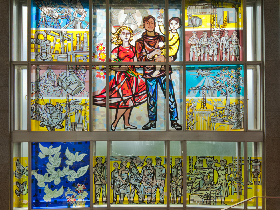 Staatsratsgebäude, Glasfenster von Walter Womacka