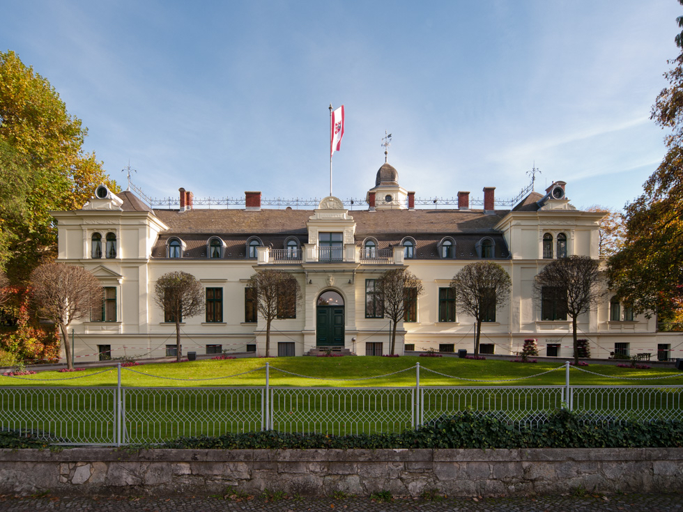 Schloss Britz mit Gutspark und Gutshof