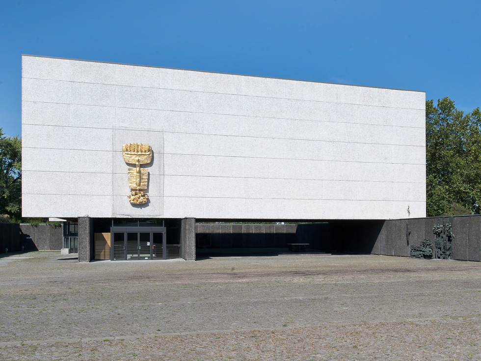 Kath. Maria-Regina-Martyrum-Kirche